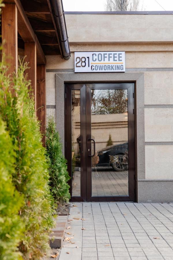 281 Hostel Бишкек Экстерьер фото